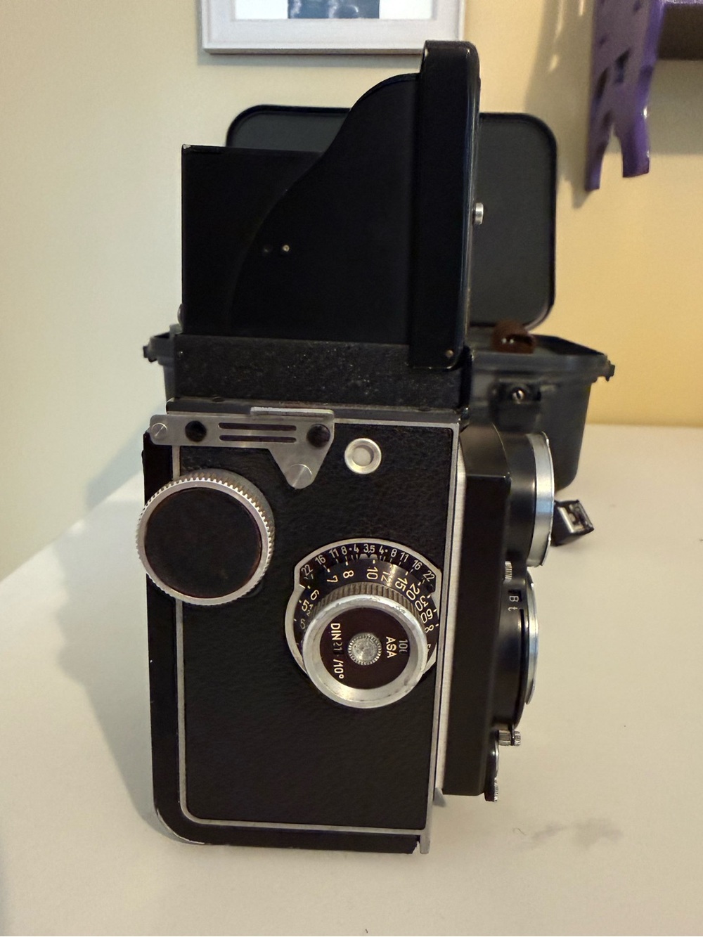 Rolleicord V (Model K3C) Camera Kit - Picture 4 of 14